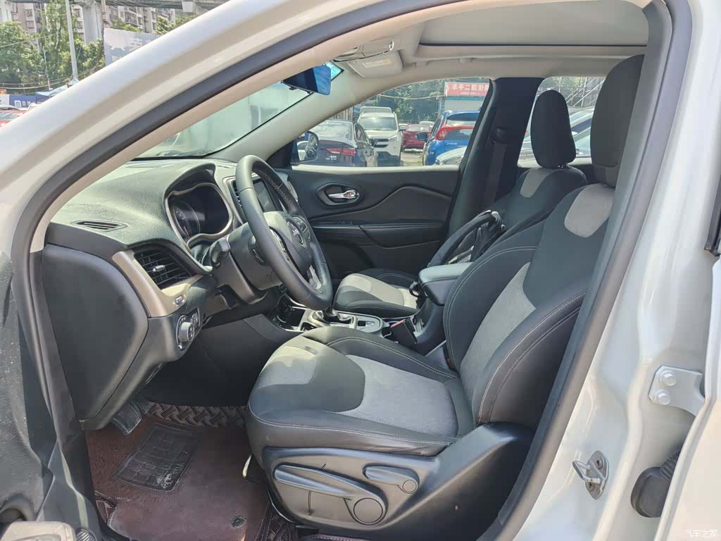 Jeep Cherokee, 2016 15