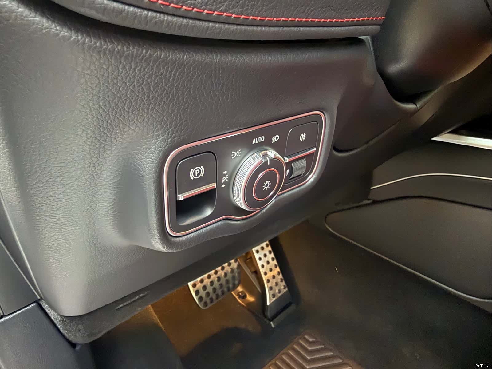 Mercedes-Benz G-Class, 2026 10