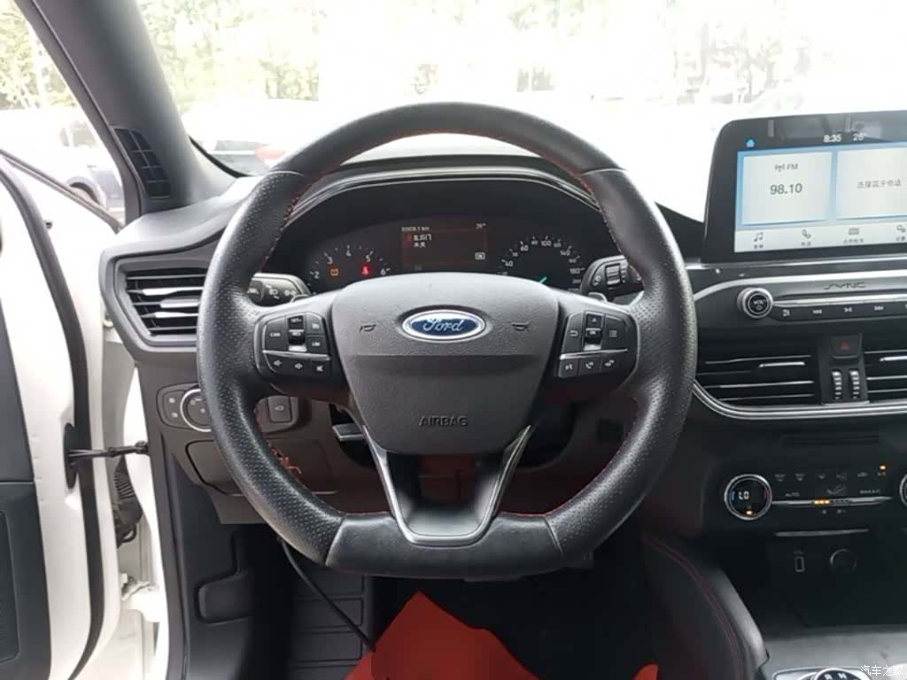 Ford Focus, 2019 11