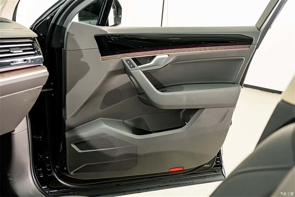 Volkswagen Touareg, 2023 18