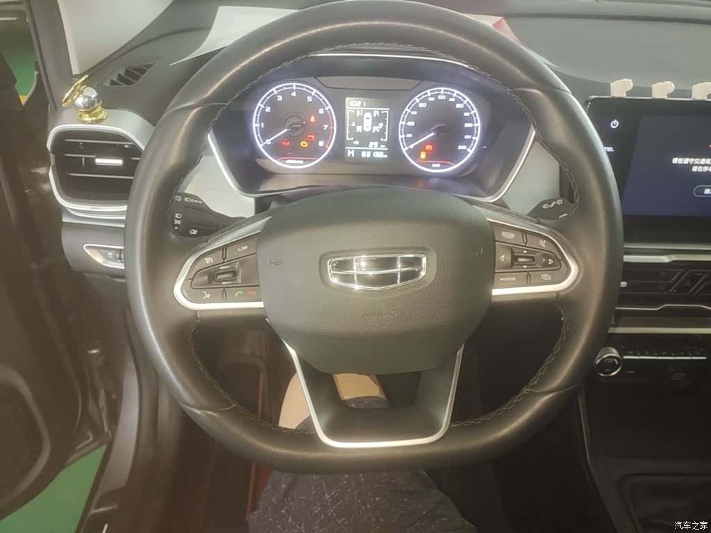Geely Coolray, 2021 11