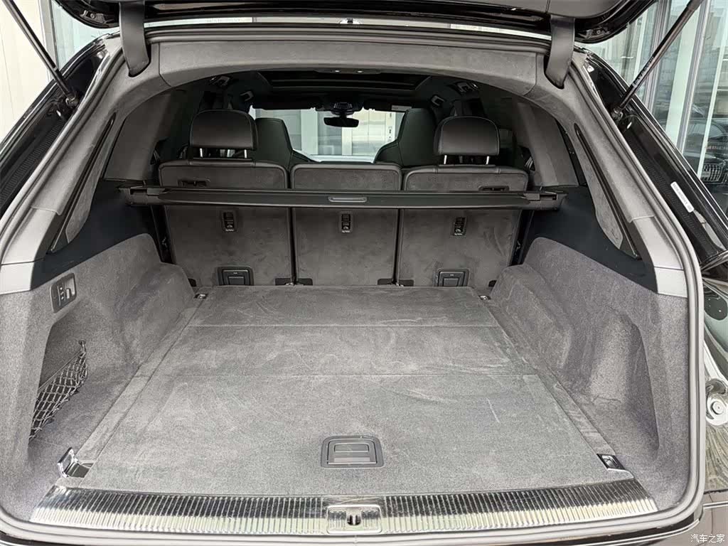 Audi Q7, 2024 9