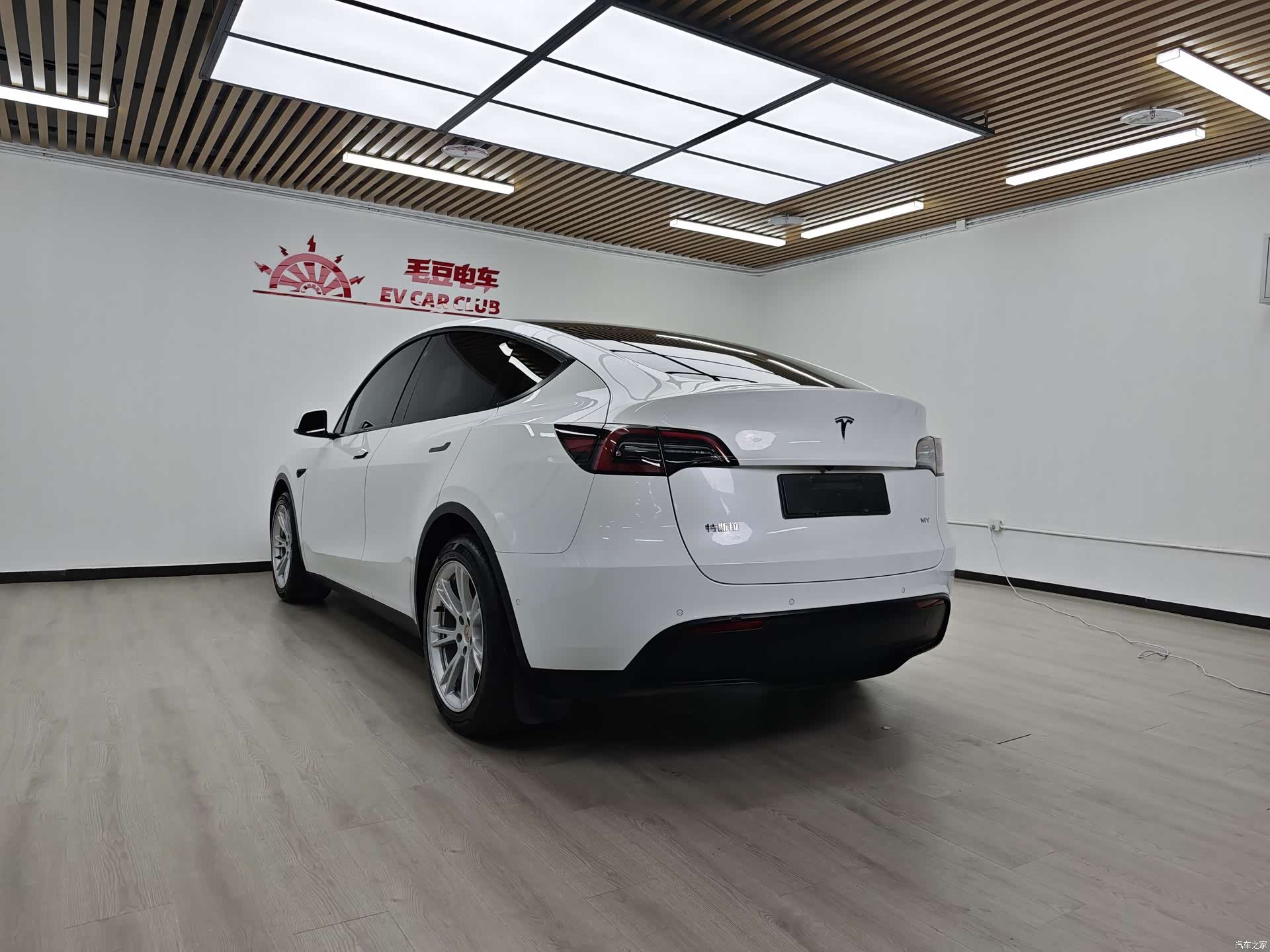 Tesla Model Y, 2022 все фото