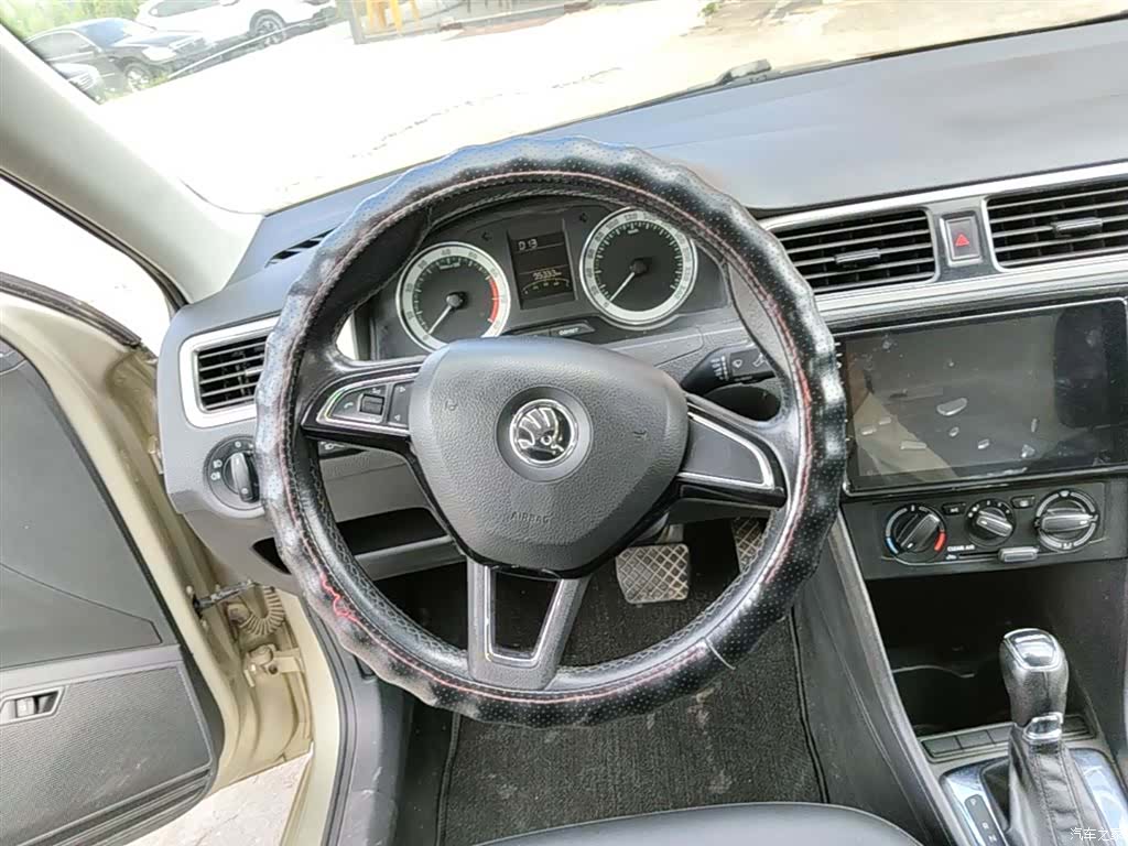Skoda Rapid, 2017 11