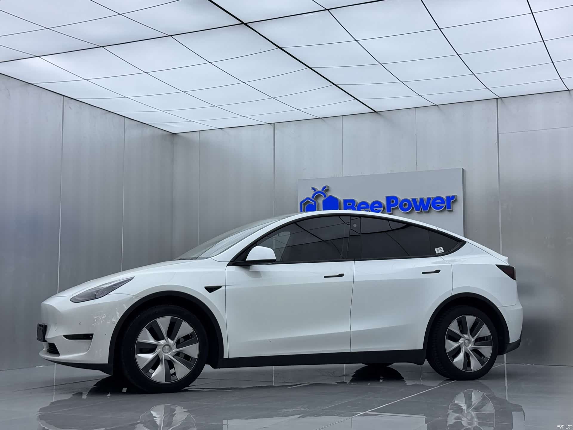 Tesla Model Y, 2022 4