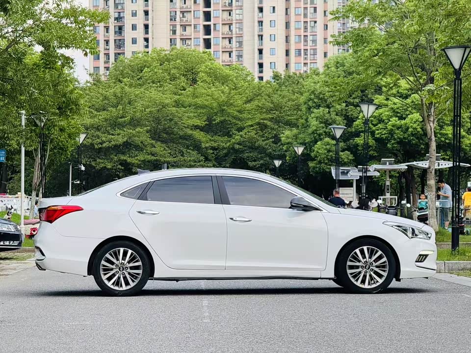 Hyundai Name picture