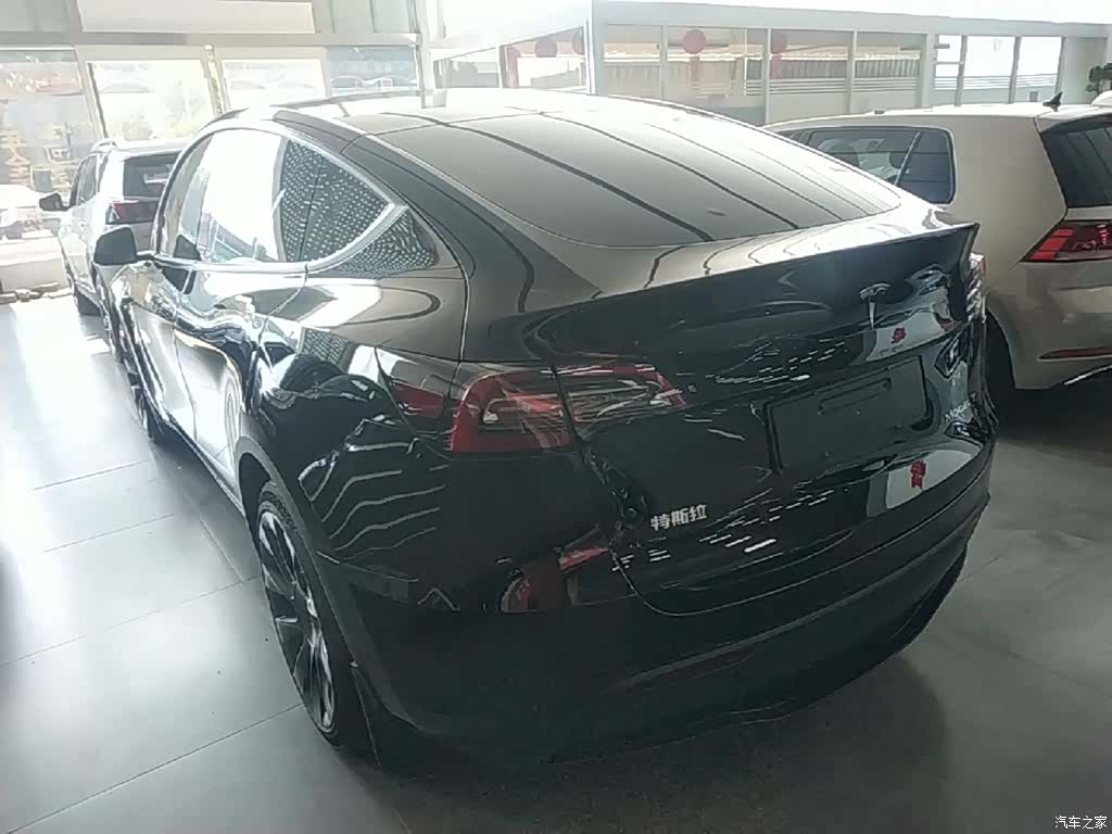 Tesla Model Y, 2021 все фото
