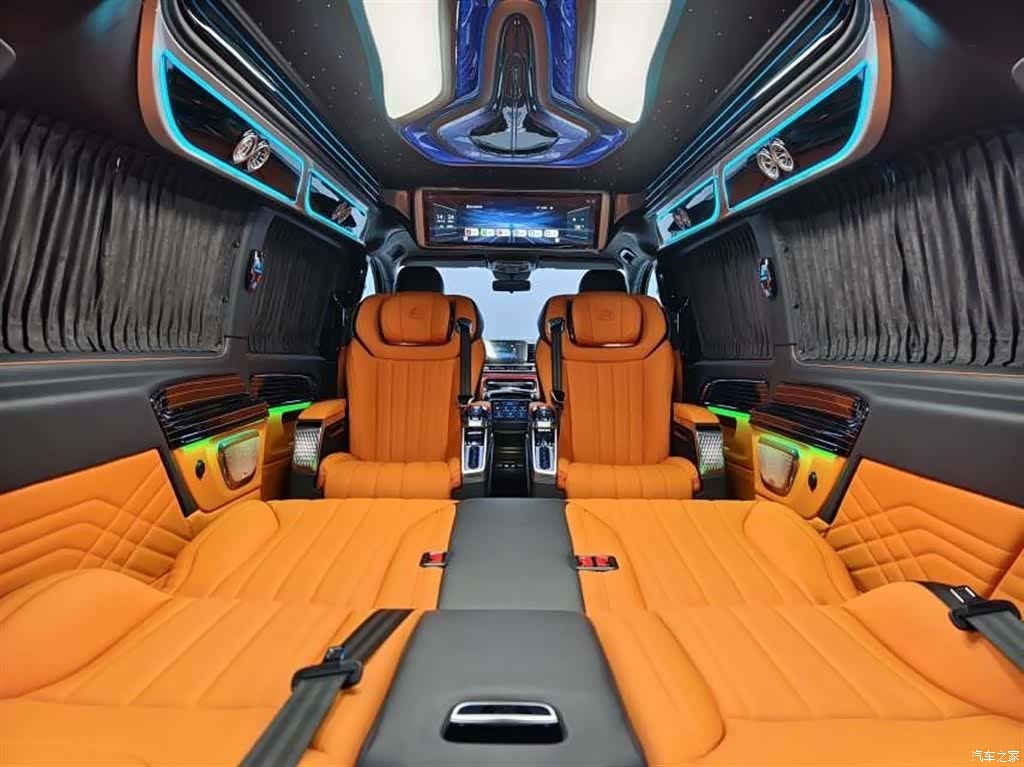Mercedes-Benz 7, 2023 13