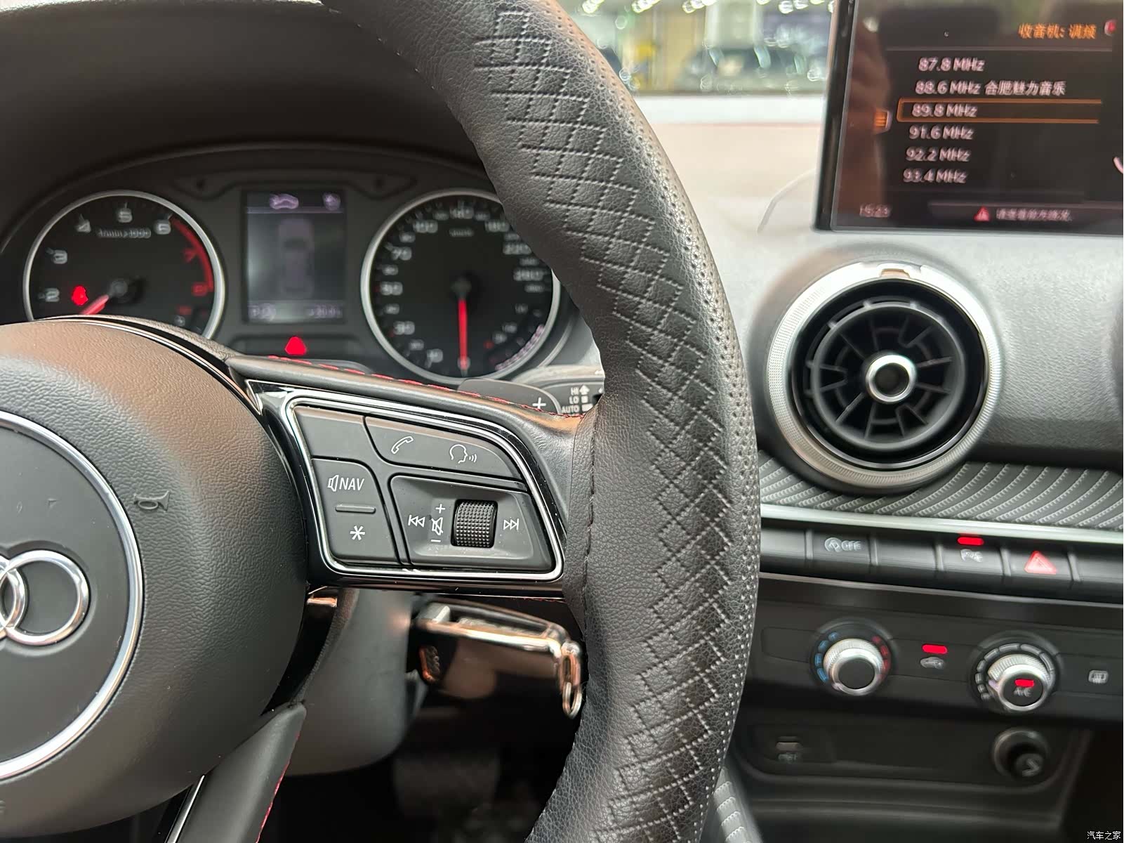 Audi Q2L, 2023 23