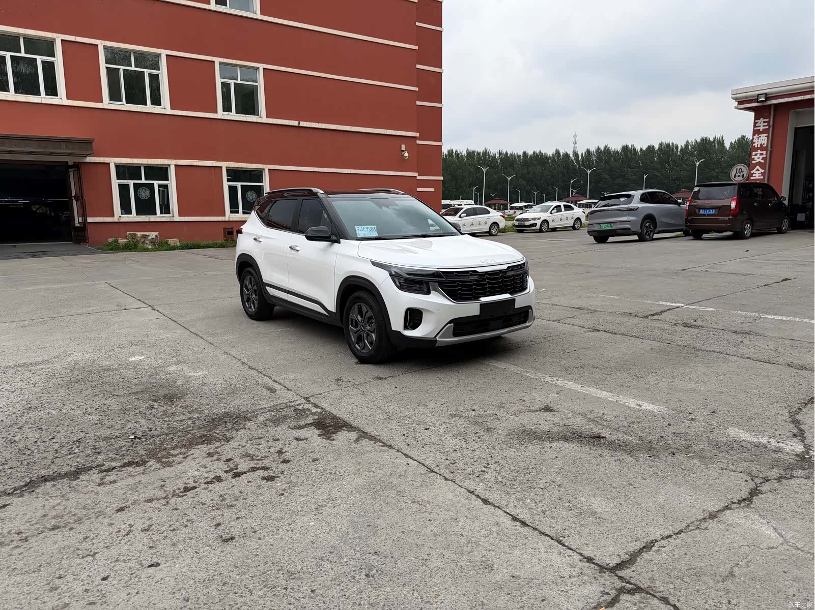Kia Seltos, 2023 3