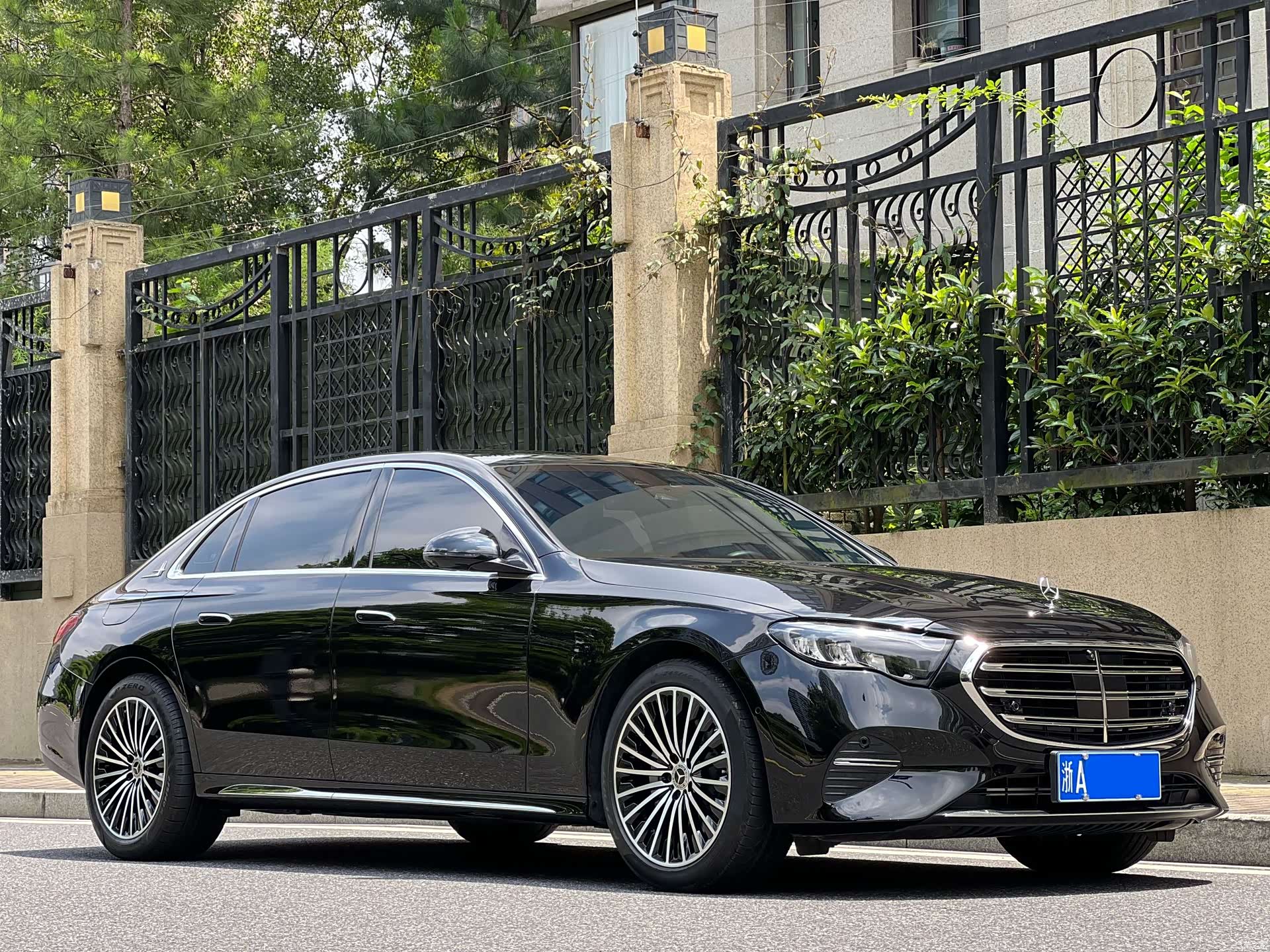 Mercedes-Benz E-Class, 2024 3