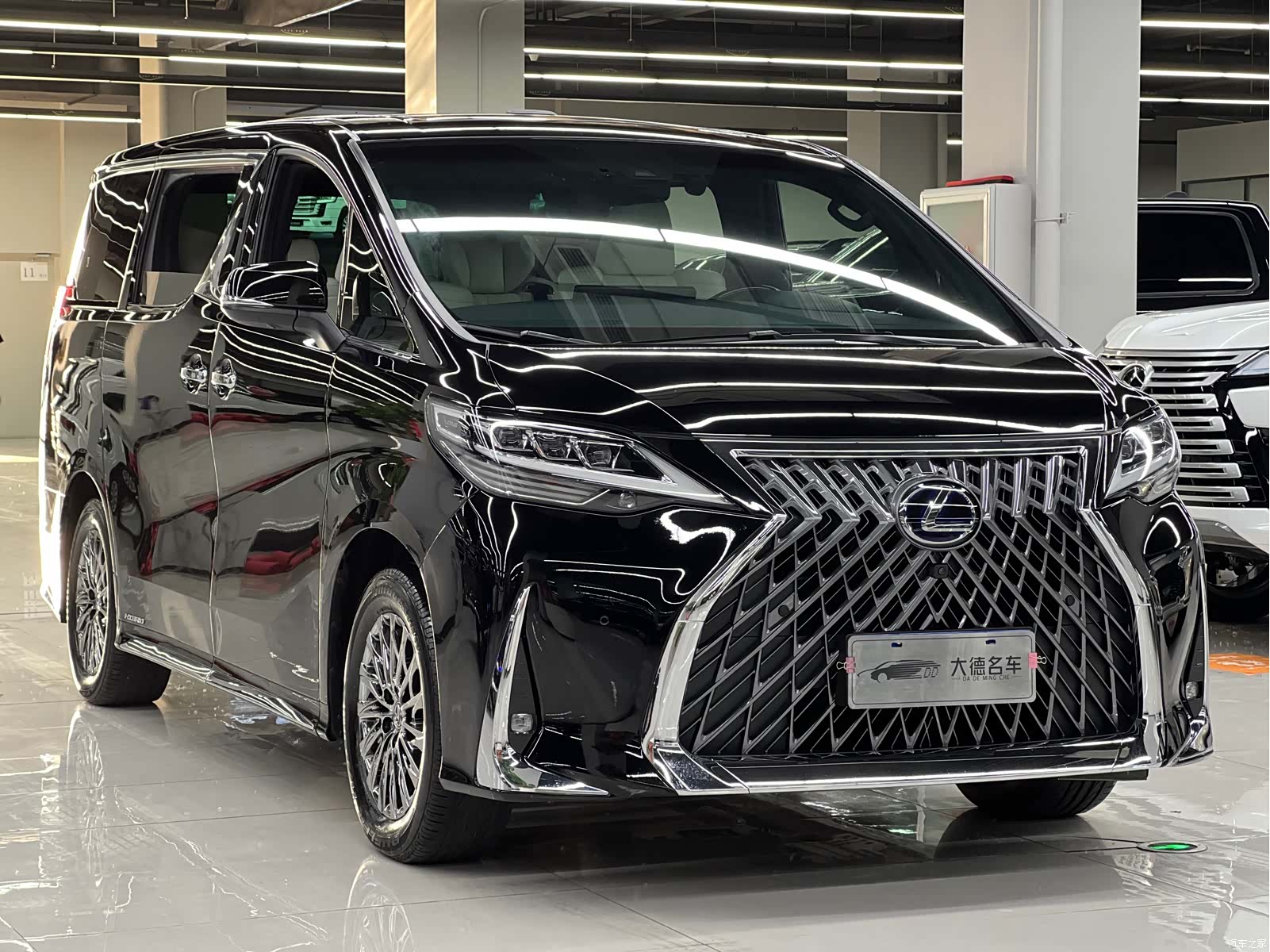 Lexus LM, 2021 3