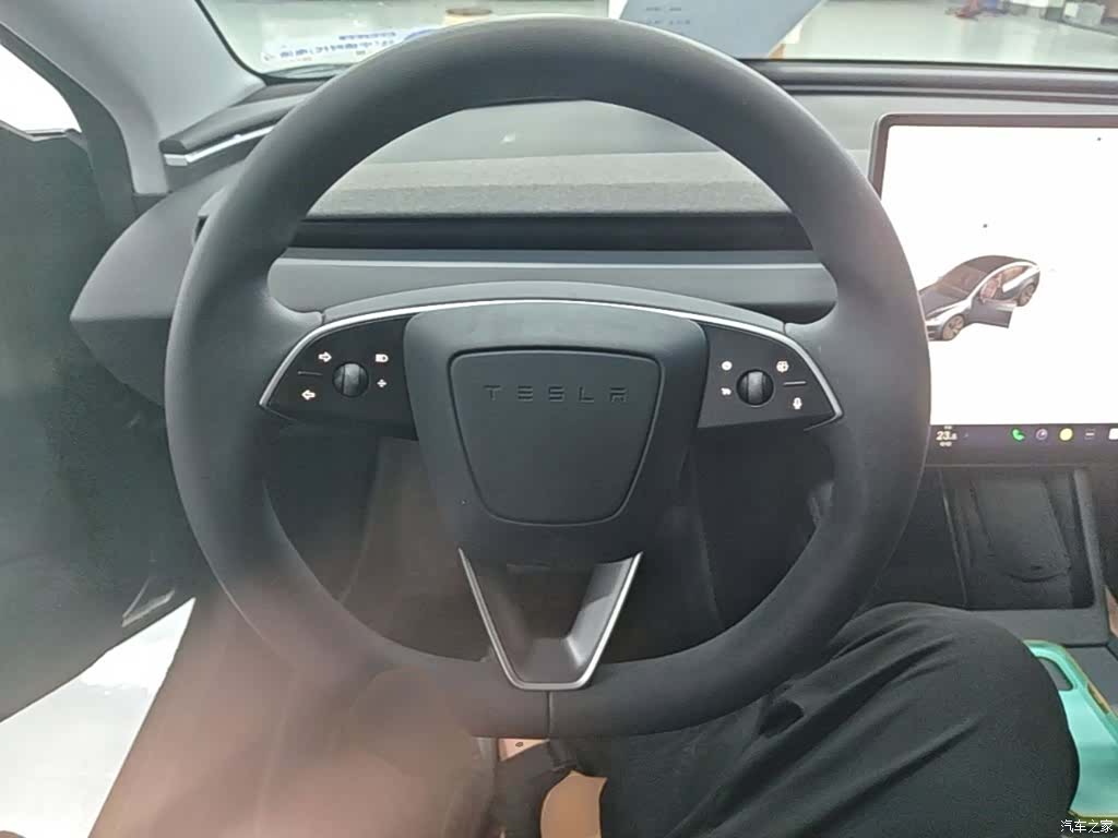 Tesla Model 3, 2024 11