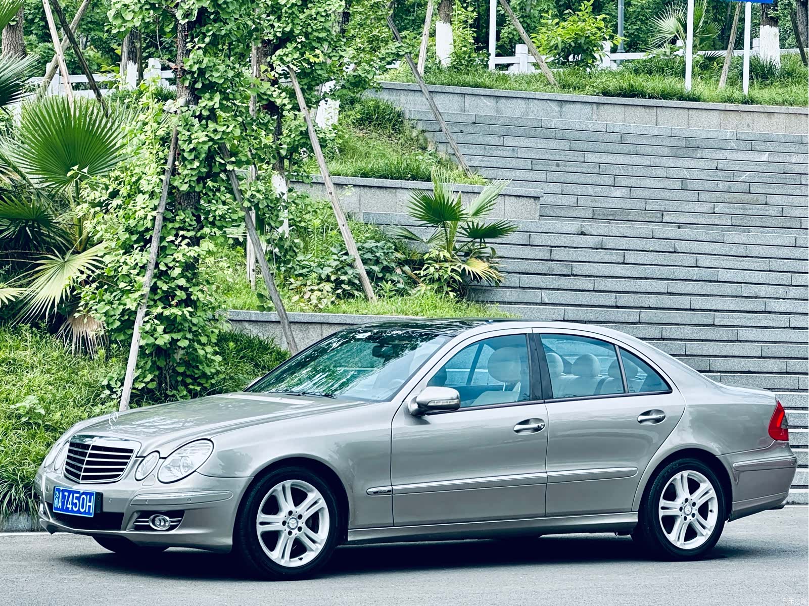 Mercedes-Benz E-Class, 2008 1