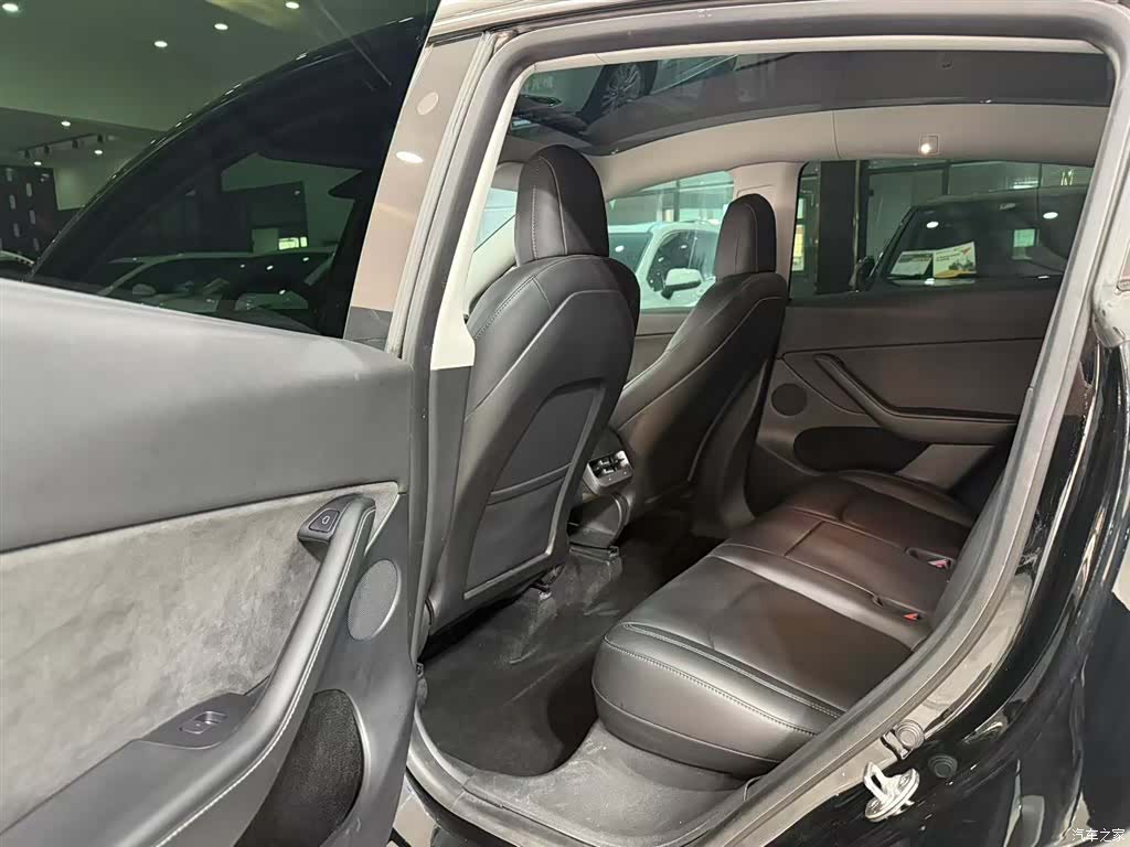 Tesla Model Y, 2024 9