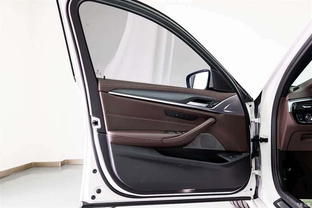 BMW 5 Series, 2021 9