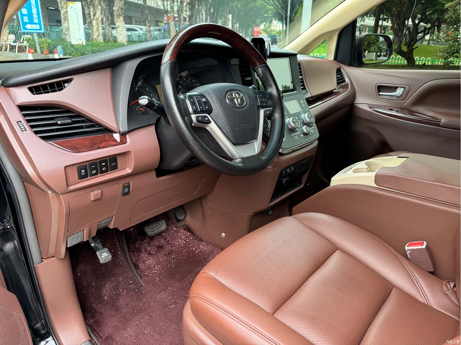 Toyota Sienna, 2017 все фото