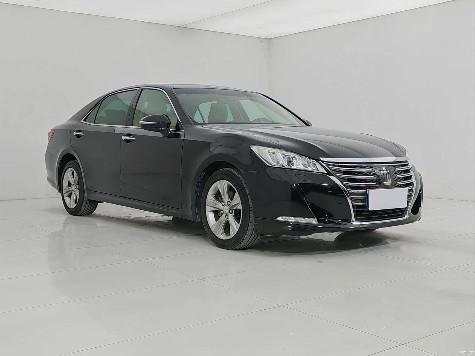 Toyota Crown, 2016 3