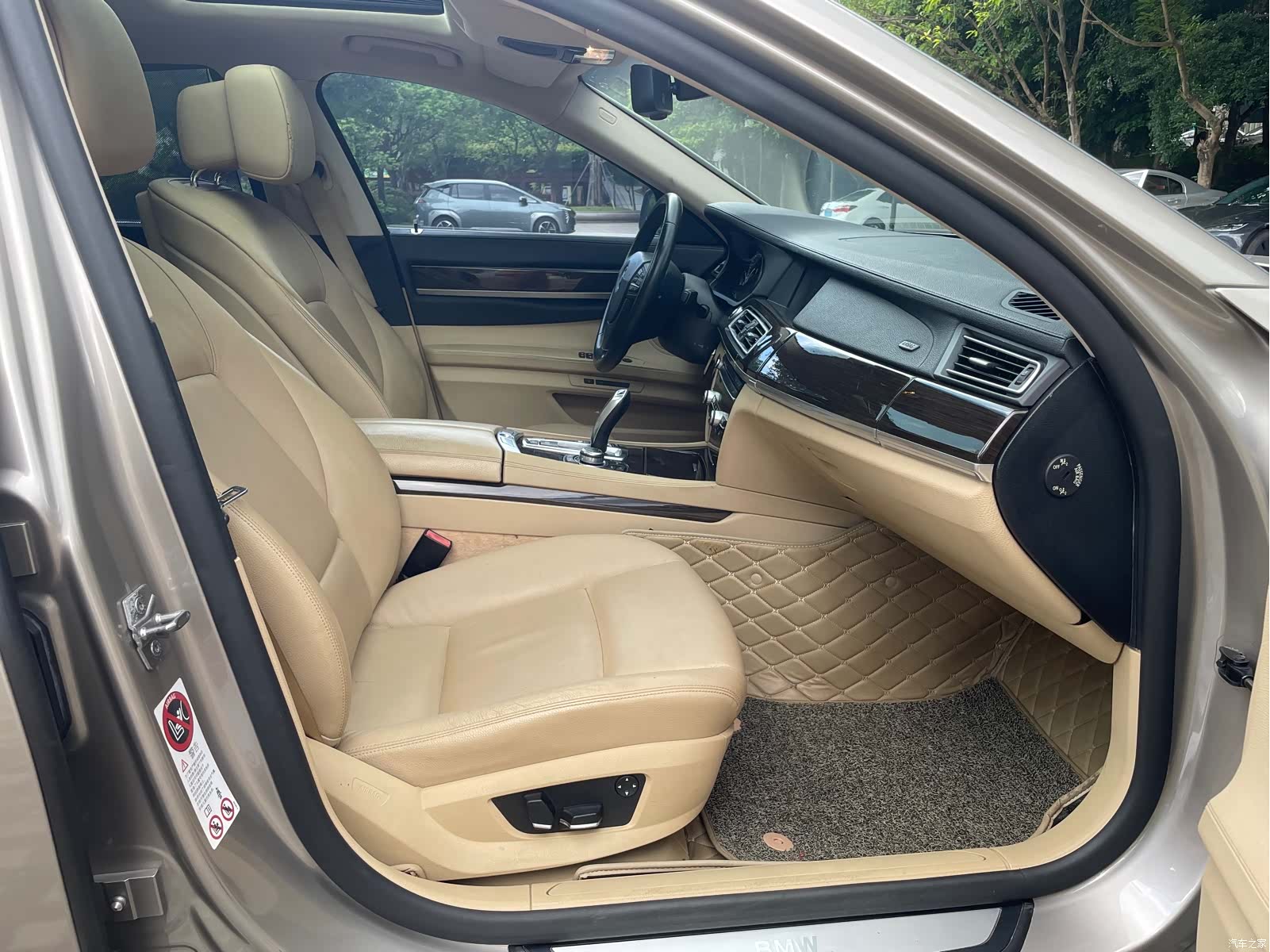 BMW 7 Series, 2010 8