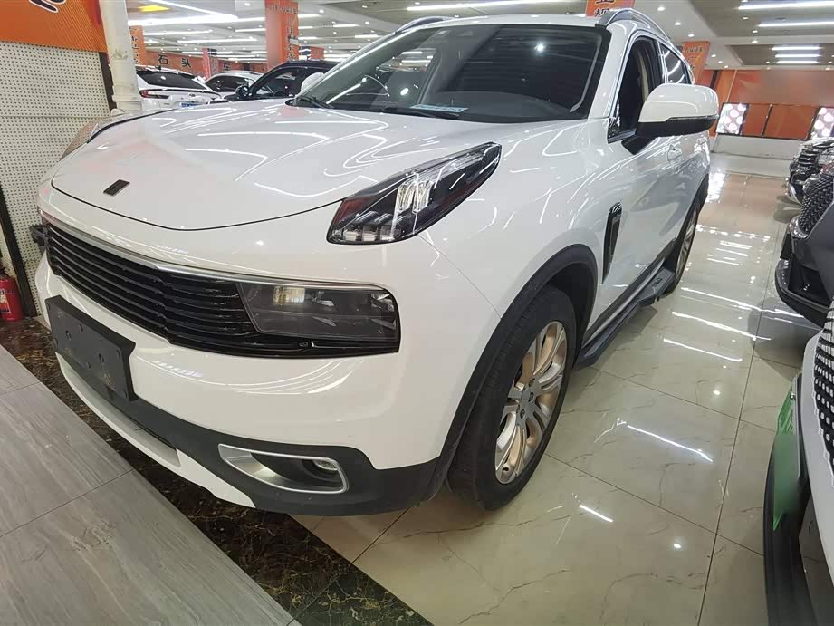 Lynk & Co 01