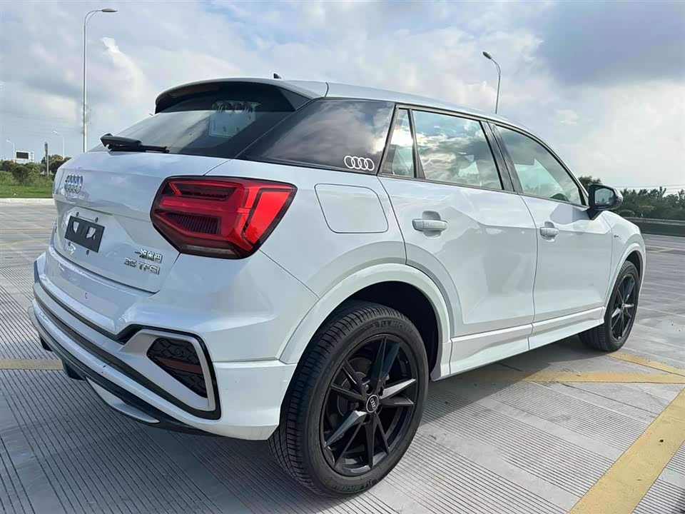 Audi Q2L