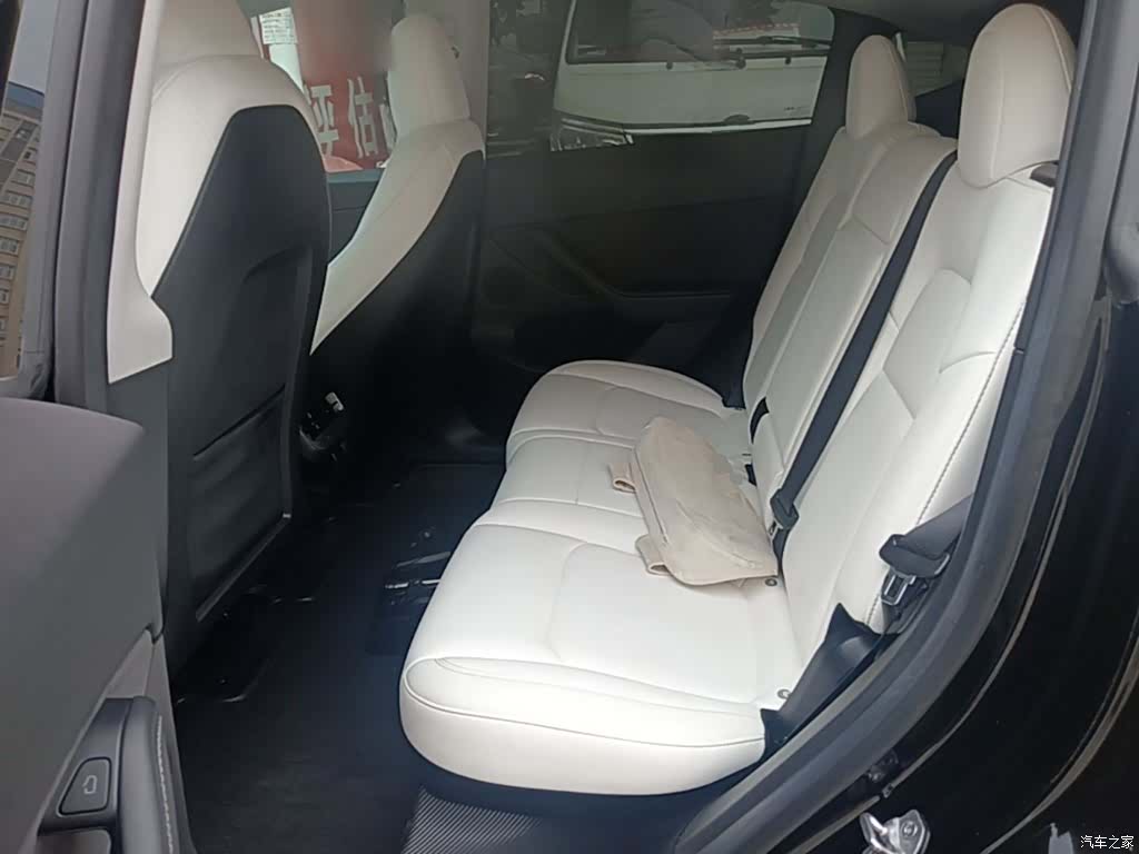 Tesla Model Y, 2023 17