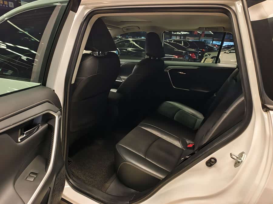 Toyota RAV4 2023, фото 6