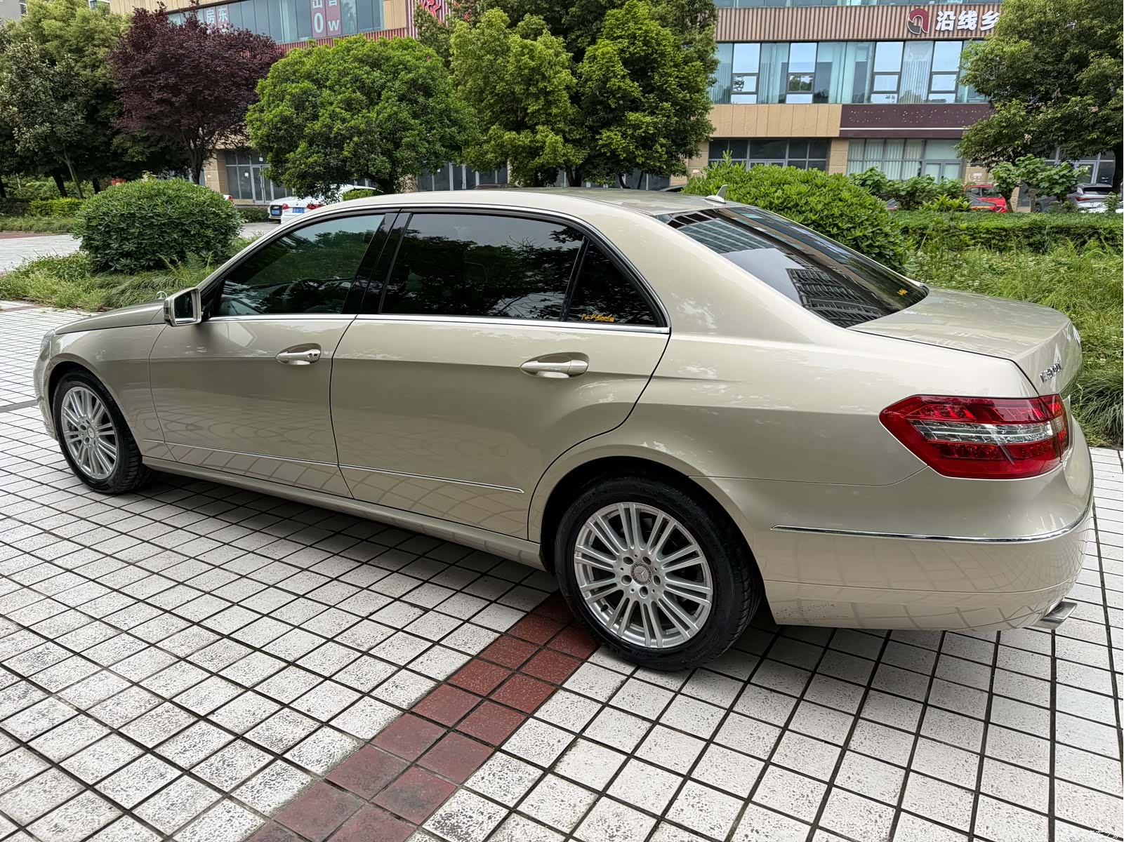 Mercedes-Benz E-Class, 2012 8