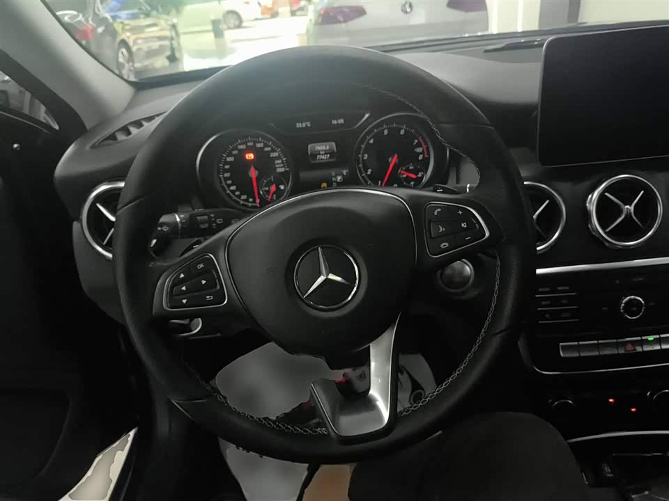 Mercedes-Benz GLA Mercedes-Benz GLA