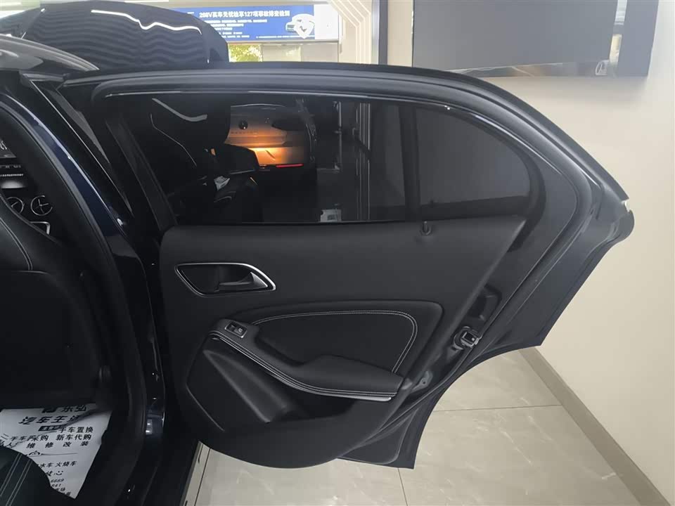 Mercedes-Benz GLA Mercedes-Benz GLA