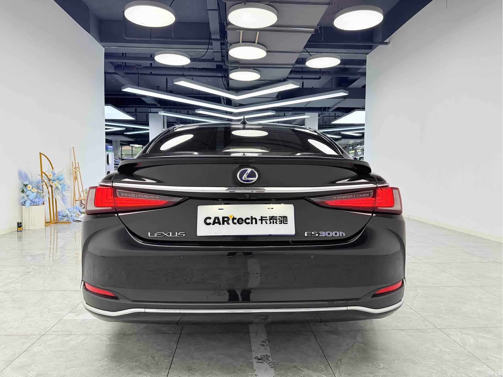 Lexus ES, 2018 все фото