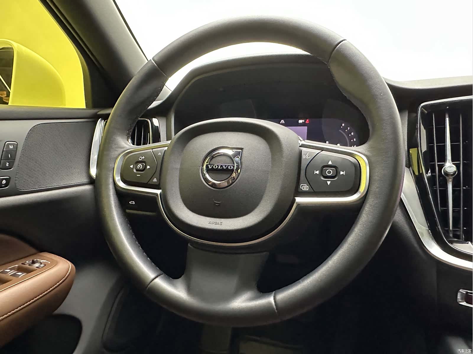 Volvo S60, 2023 10