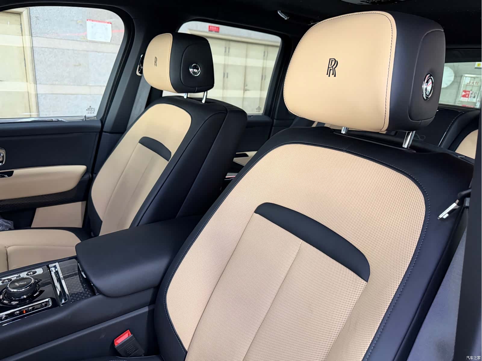 Rolls-Royce Cullinan, 2022 7