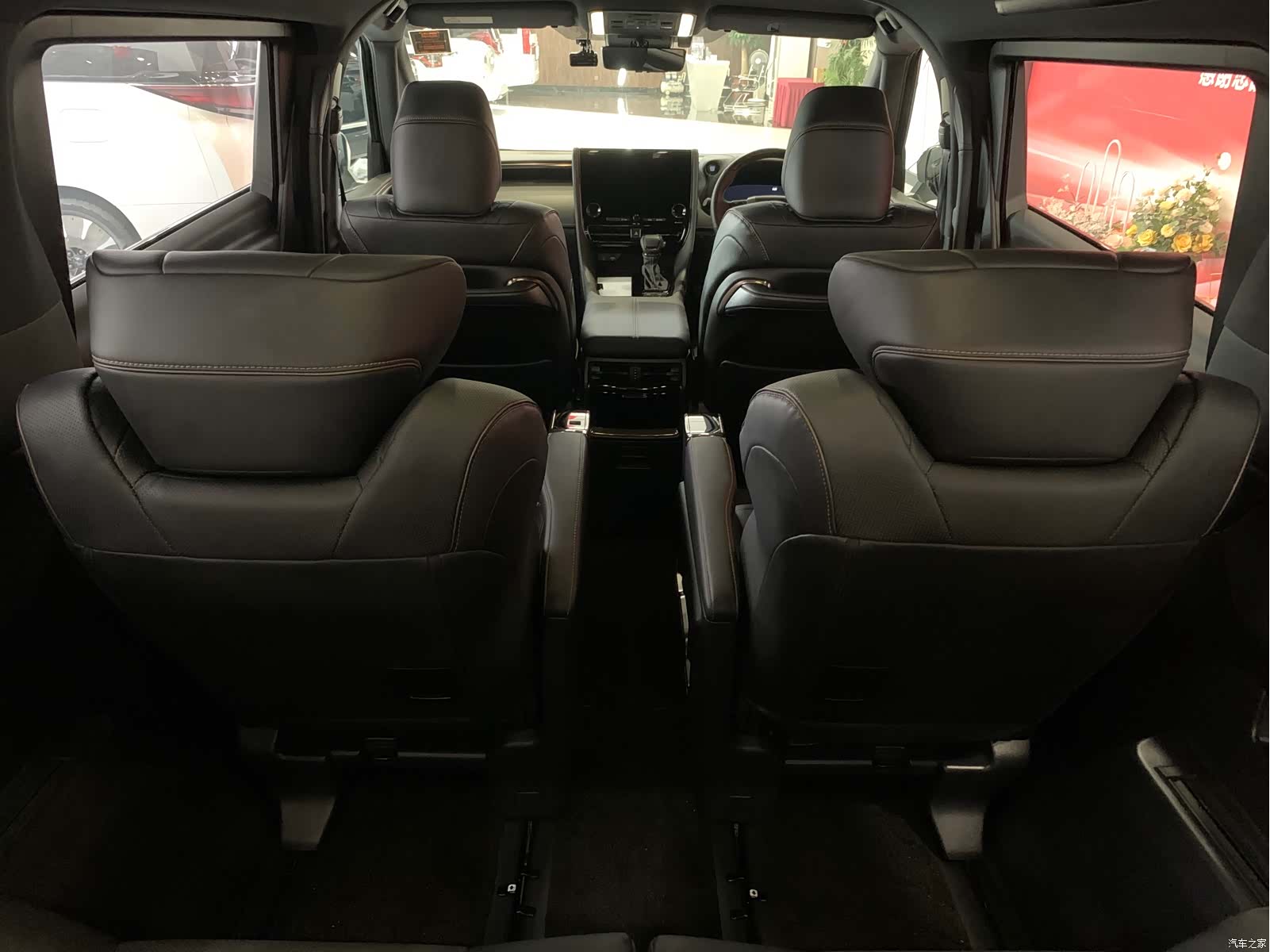 Toyota Alphard, 2026 11