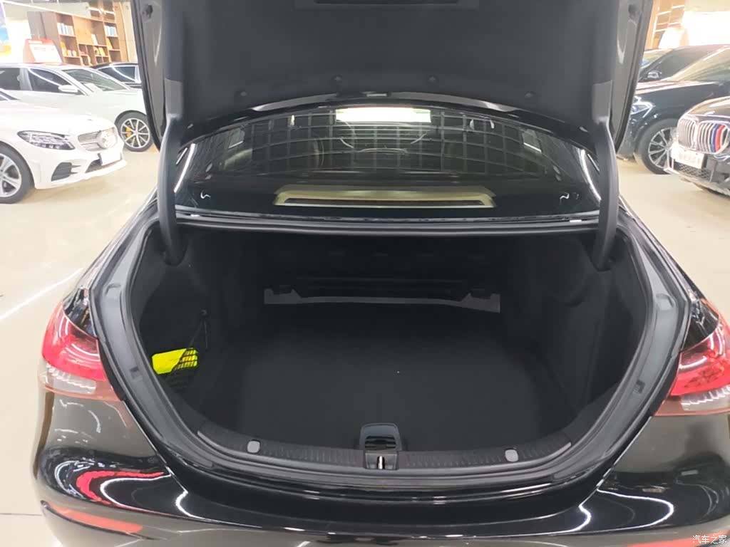 Mercedes-Benz E-Class, 2023 19