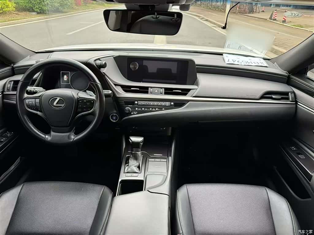 Lexus ES, 2018 17