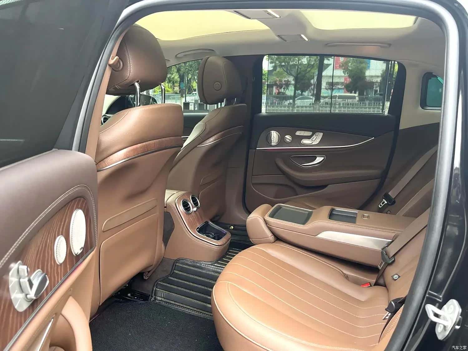 Mercedes-Benz E-Class, 2023 6