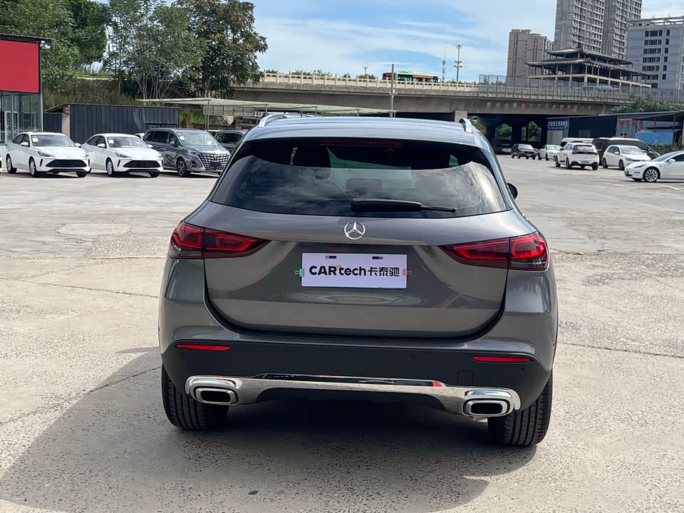Mercedes-Benz GLA Mercedes-Benz GLA