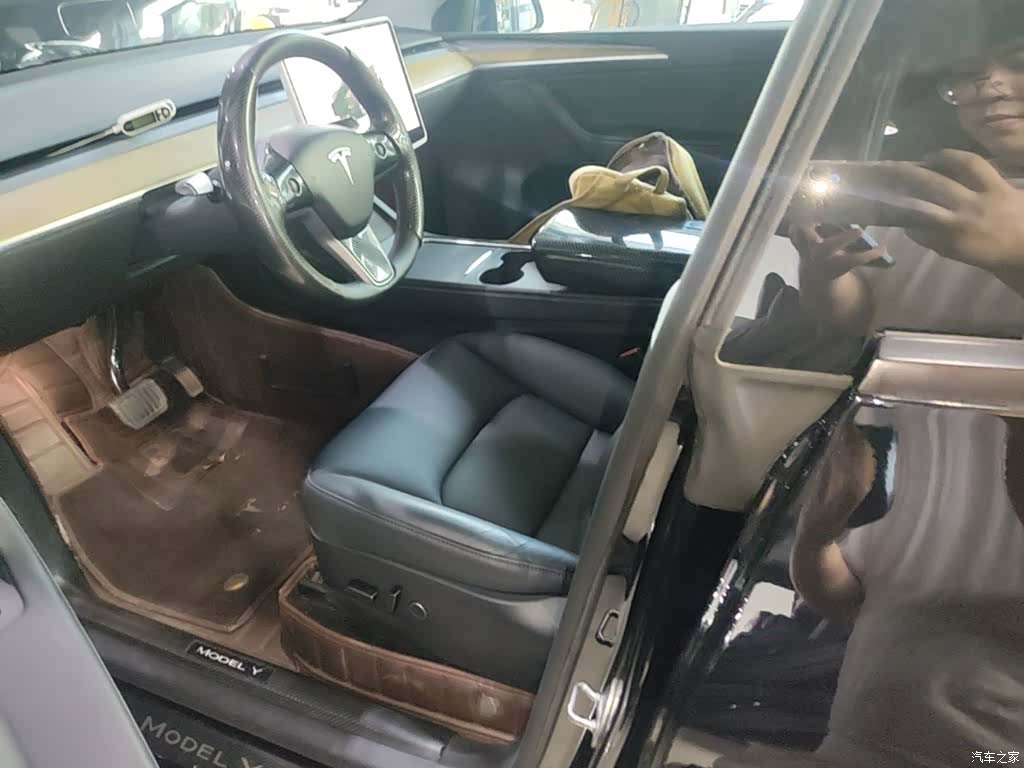 Tesla Model Y, 2023 15
