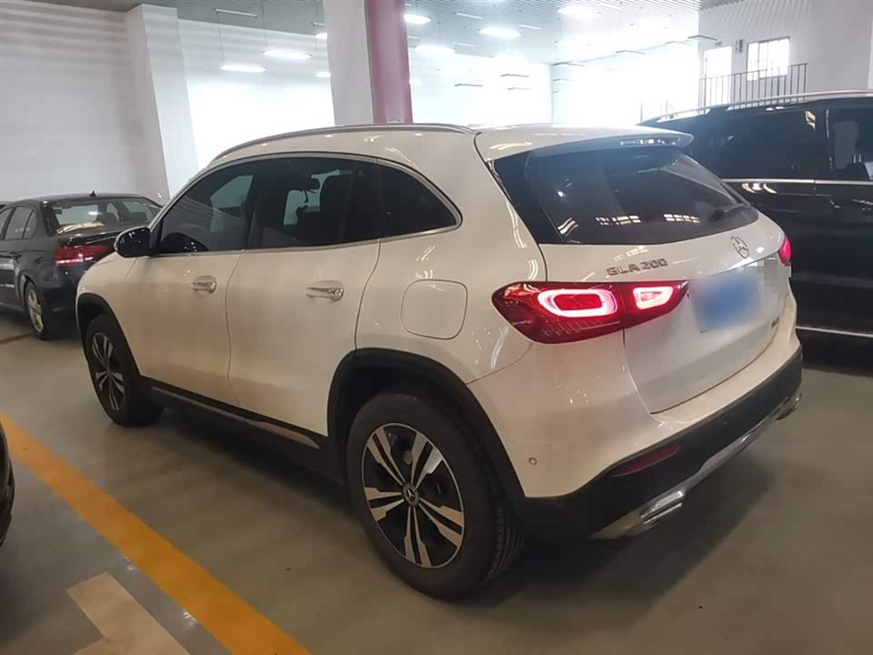 Mercedes-Benz GLA Mercedes-Benz GLA