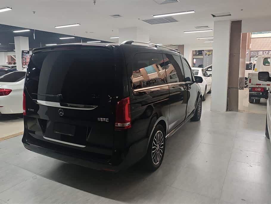 Mercedes-Benz V-class