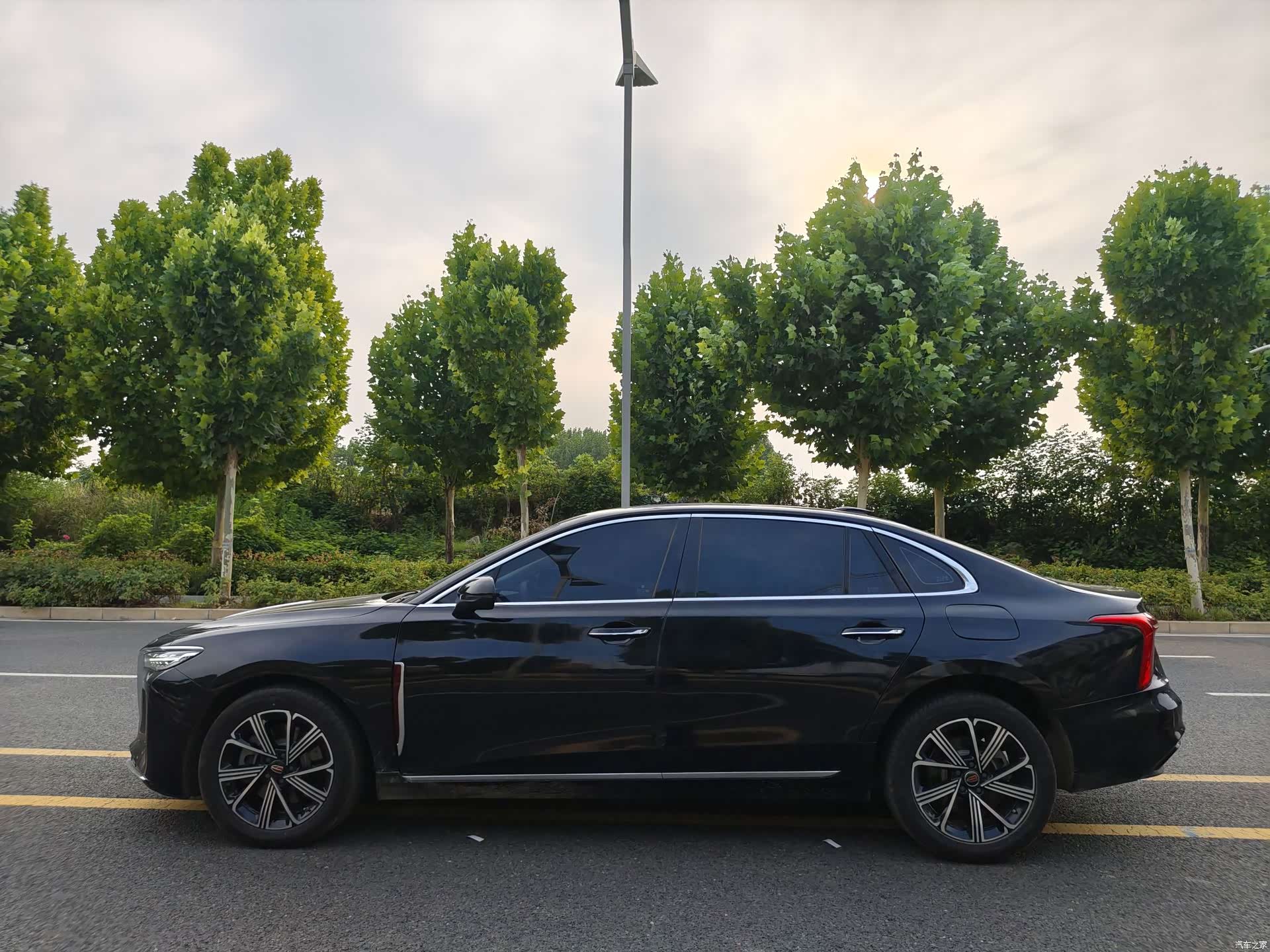 Hongqi H5, 2025 9