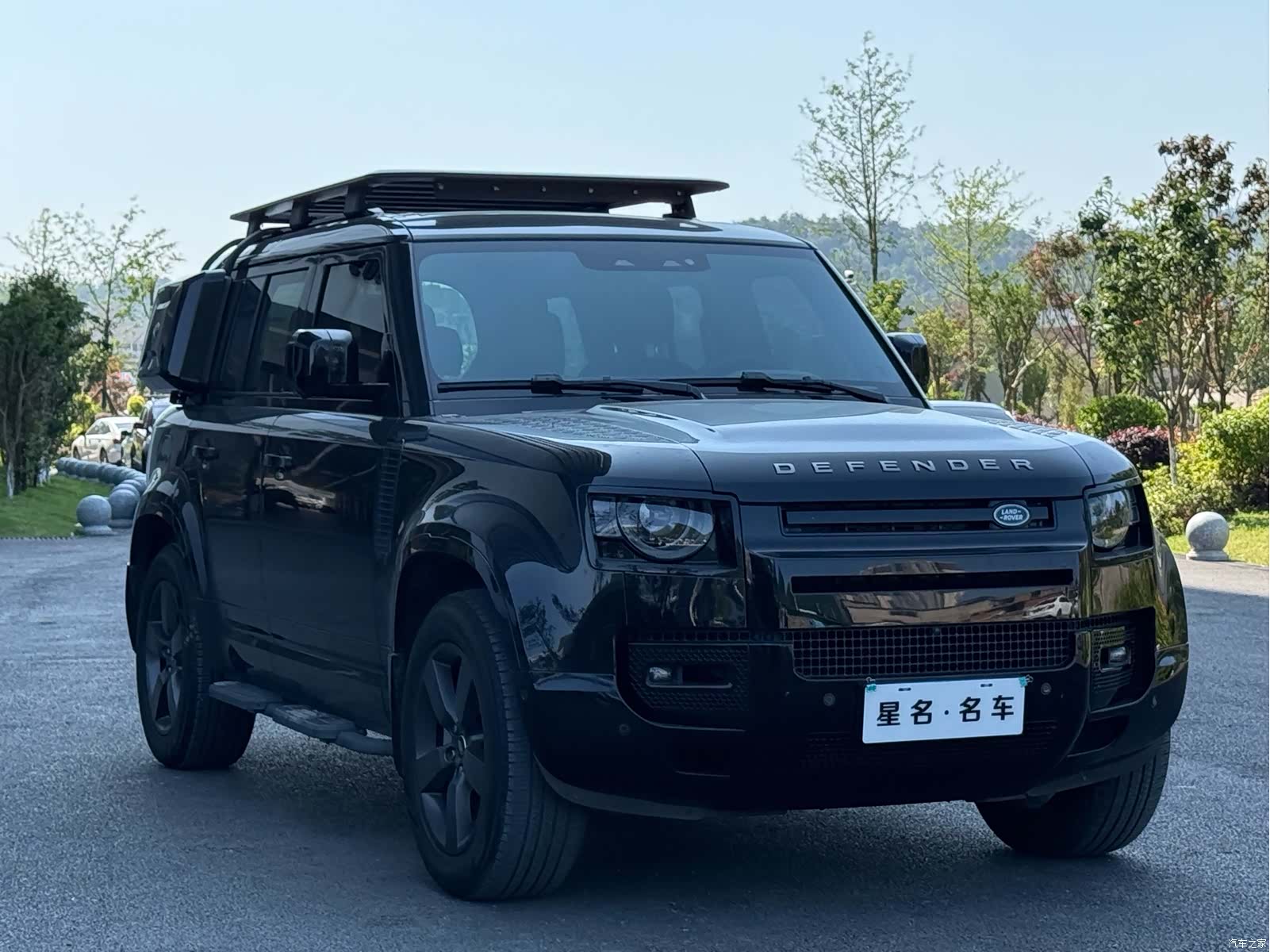 Land Rover Defender, 2023 3