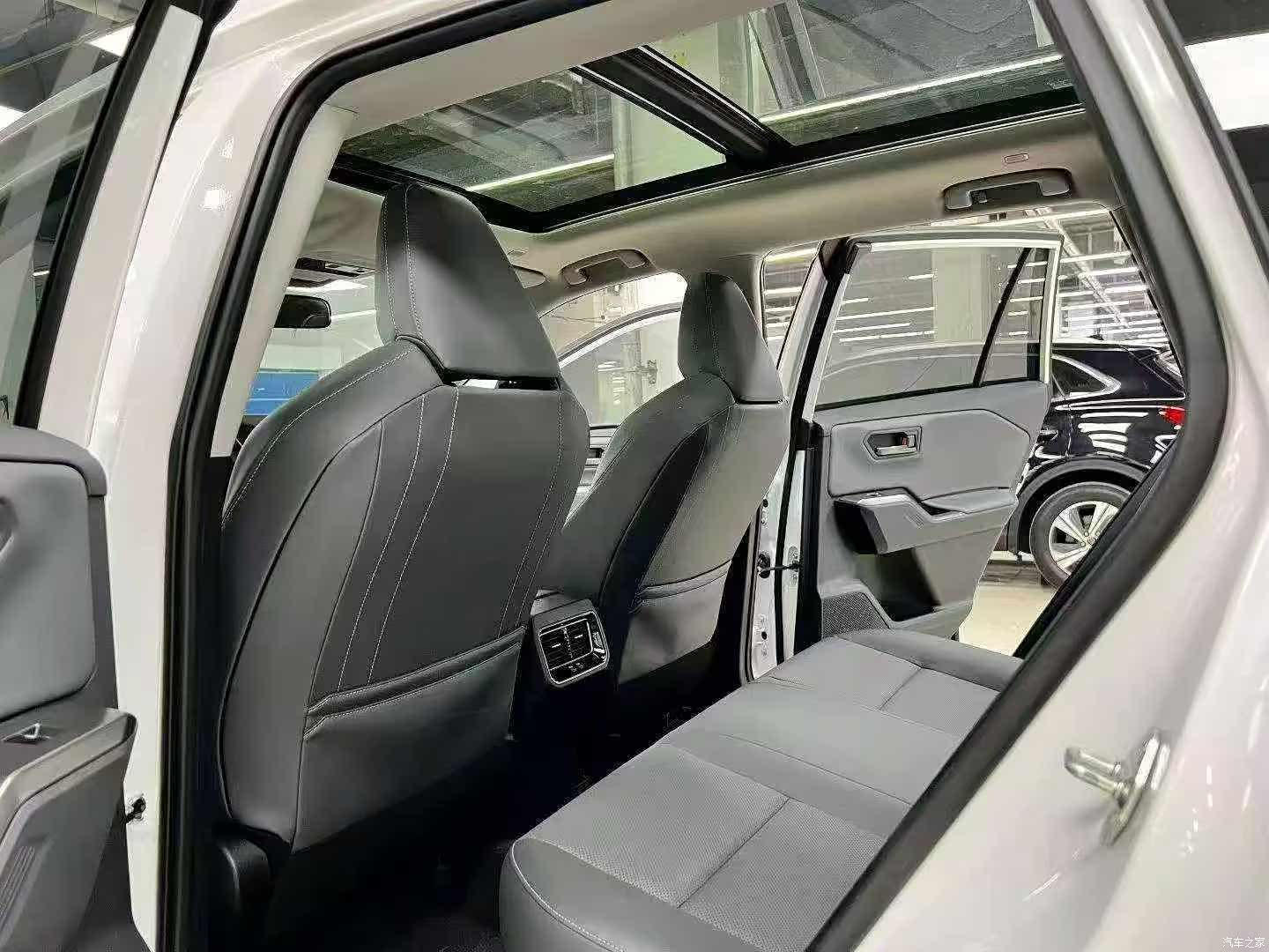 Toyota RAV4, 2026 6