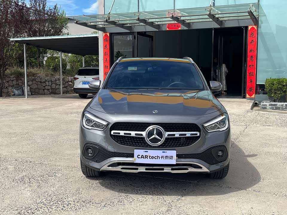 Mercedes-Benz GLA Mercedes-Benz GLA