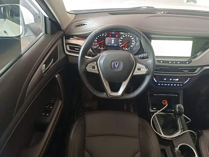 Changan CS35PLUS 2019 1.6L МКПП chang lian ban