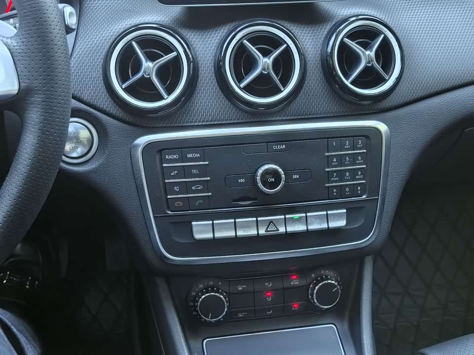 Mercedes-Benz GLA Mercedes-Benz GLA