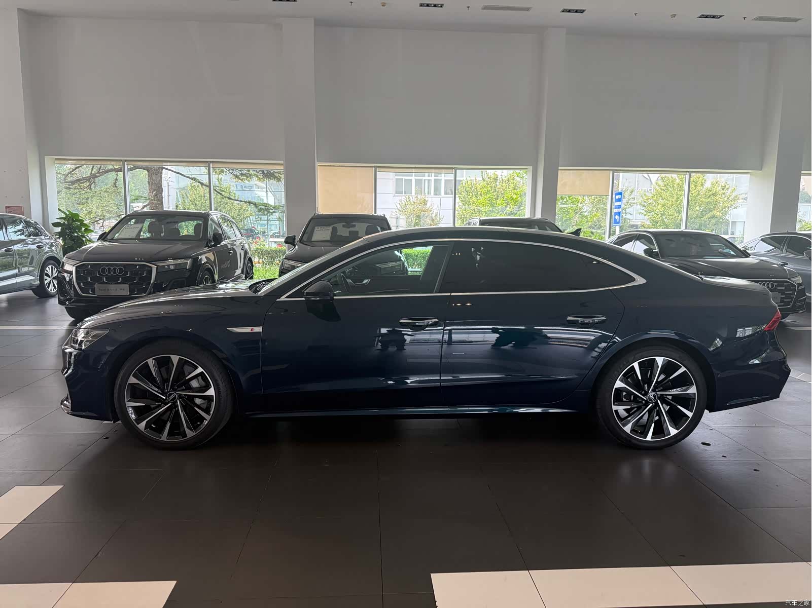 Audi A7L, 2022 3