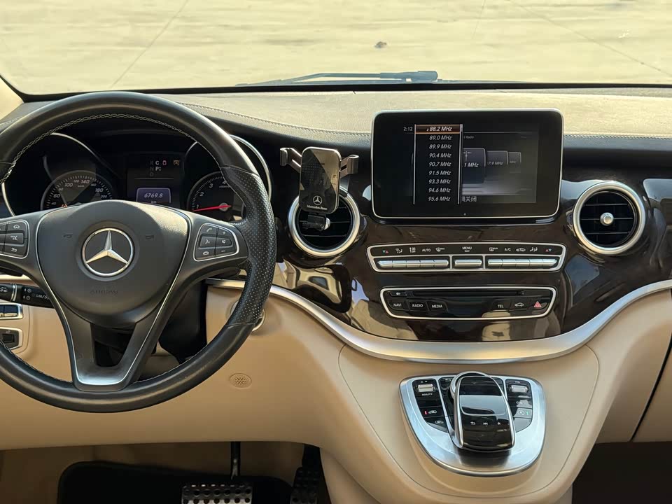 Mercedes-Benz V-class