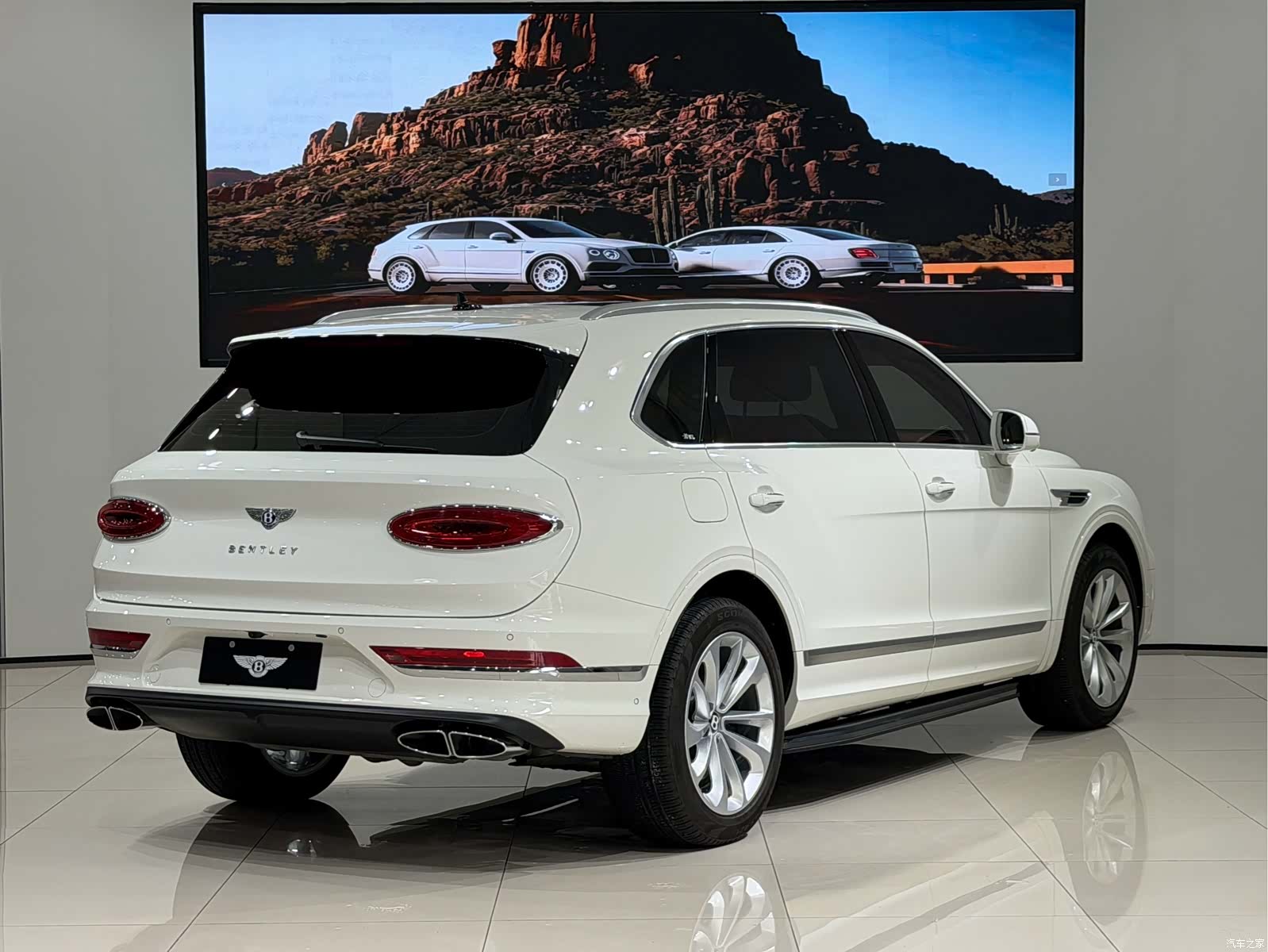 Bentley Bentayga, 2024 4